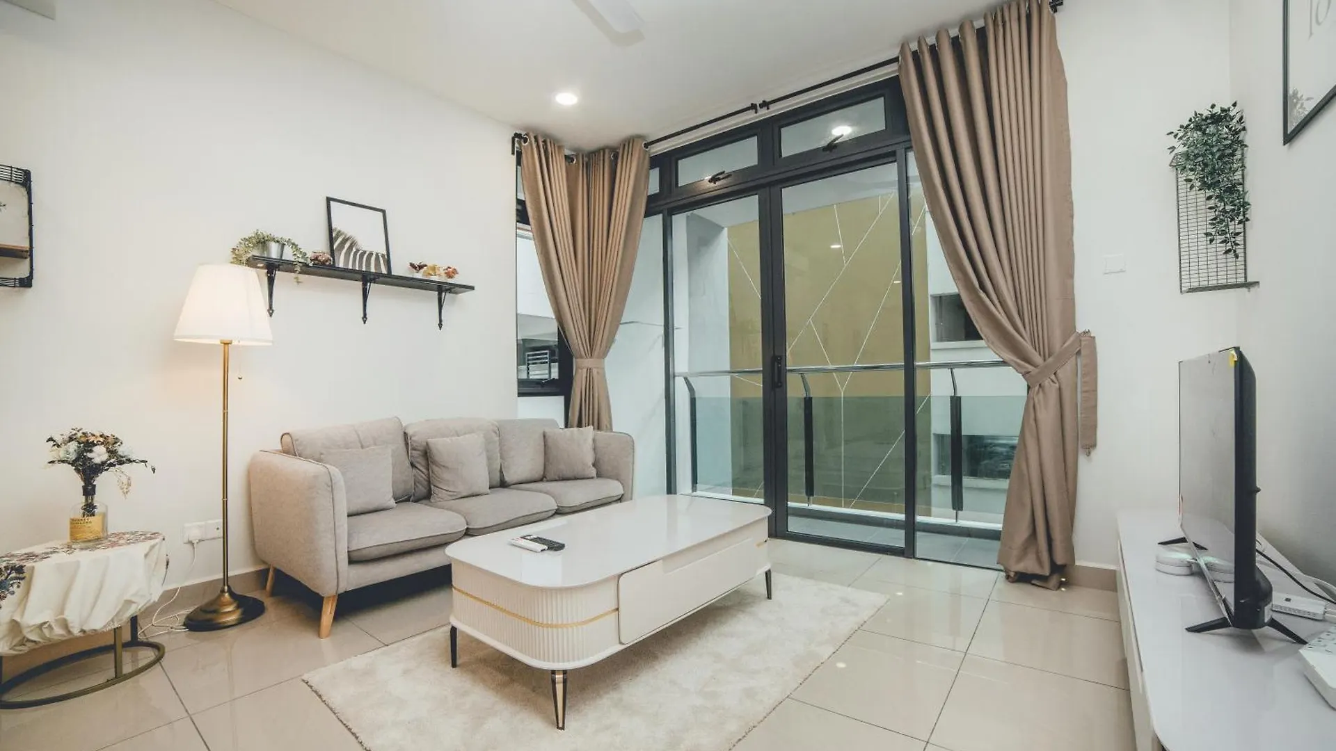 D Wah Retreat Botanika 3Br 8Pax Mahjong Table By Our Stay Johor Bahru Apartment