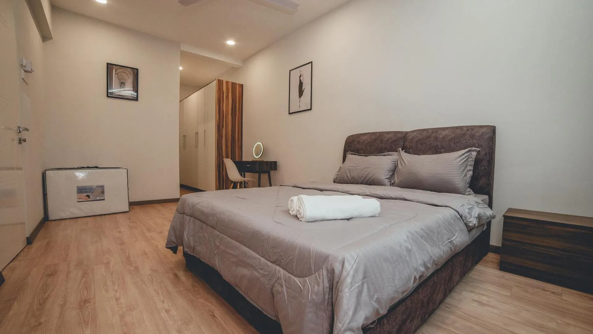 D Wah Retreat Botanika 3Br 8Pax Mahjong Table By Our Stay Johor Bahru Apartment